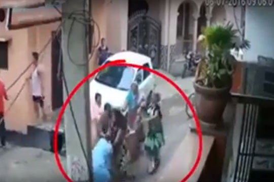 ladies_fight_002.w540