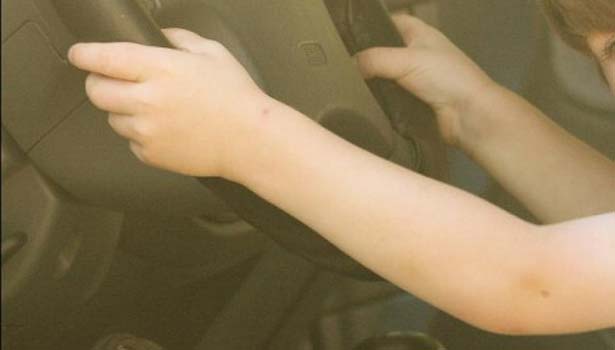 201608061254478653_German-11-year-old-boy-Steals-Bus-Picks-Up-Passengers_SECVPF