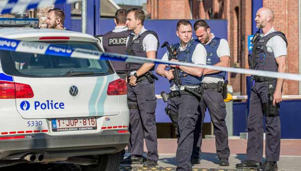 201608071356226619_Belgium-Machete-wielding-assailant-killed-after-he-attacks_SECVPF