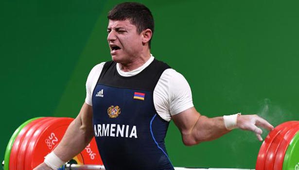 201608111557121281_Rio-2016-Armenian-weightlifter-suffers-shocking-dislocated_SECVPF