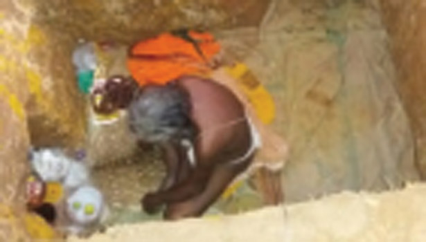 201608121716556426_Vishwa-Hindu-Parishad-administrator-penance-in-10-feet_SECVPF