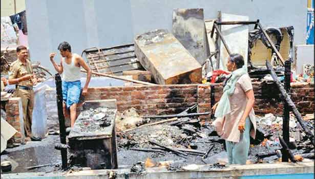 201608170834297815_Kodungaiyur-house-fire-accident-jewelry-money-spoiling_SECVPF