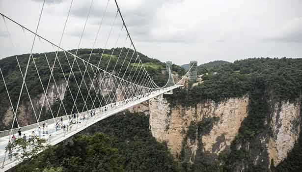 201608210115080943_China-Opens-Worlds-Highest-And-Longest-Glass-Bridge_SECVPF