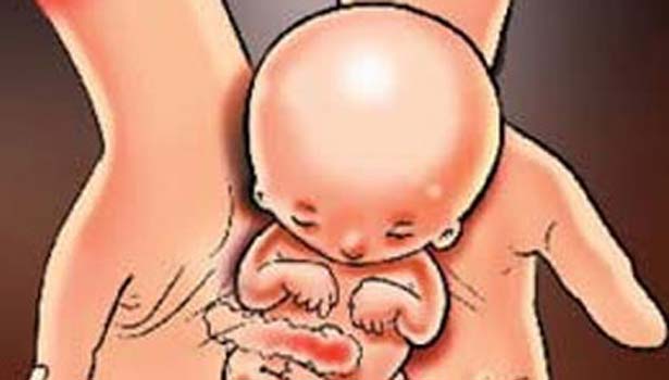 201608291625411093_officers-resuce-Parents-gave-the-baby-to-beggars_SECVPF