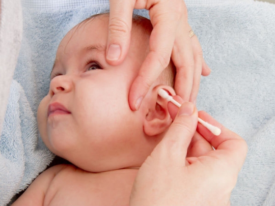 baby_ear_cleaning_002.w540