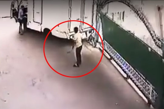 man_dead_gate_002.w540