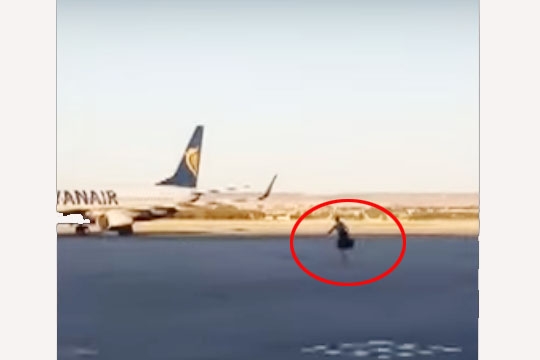 plane_catch_002.w540