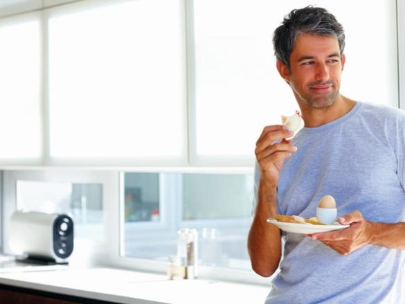 06-1428325524-1foodsthatcangiveyouaheadache-585x439