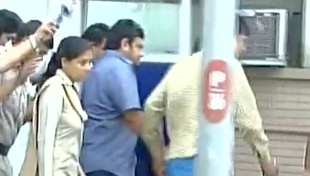 201609051551115846_AAP-former-minister-Sandeep-Kumar-remanded-to-3-day-police_SECVPF