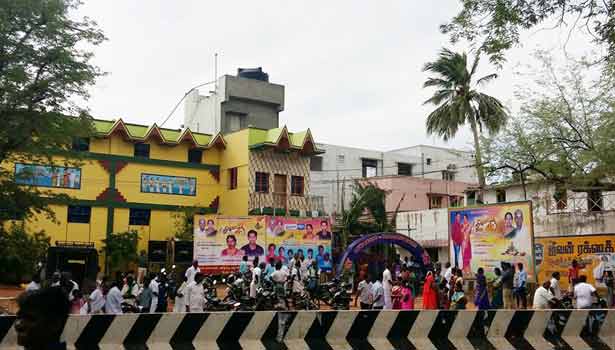 201609051559469358_boy-friend-marriage-stopped-girl-near-trichy_SECVPF