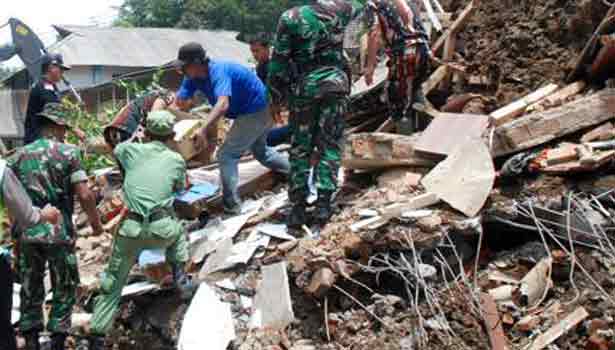 201609211518381067_19-dead-in-floods-landslides-on-indonesia-java-island_secvpf