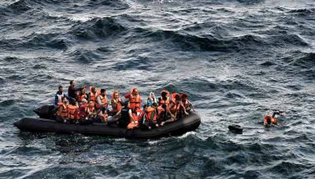 201609211928577265_10-drown-150-rescued-from-capsized-migrant-boat-off-egypt_secvpf