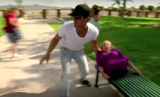 girl_cutting_001-w245