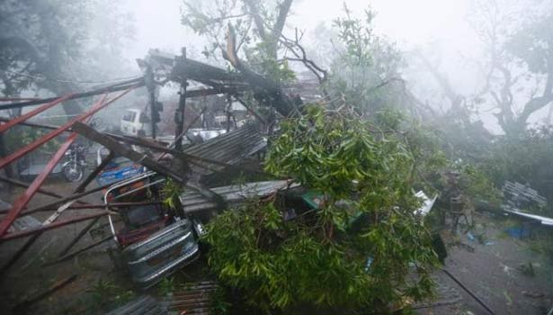 201610211314416223_typhoon-kills-12-destroys-rice-fields-in-philippines-takes_secvpf