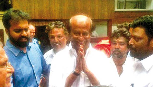 201610300845222563_rajnikanth-returning-from-the-us-to-chennai-after-a-sudden_secvpf