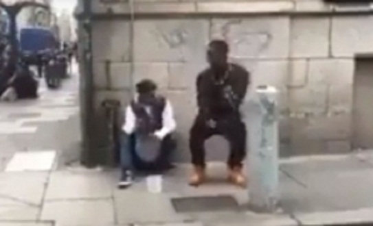 begger_theft_001-w245