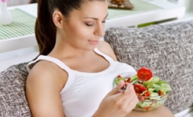 pregnant_woman_eating_001-w245