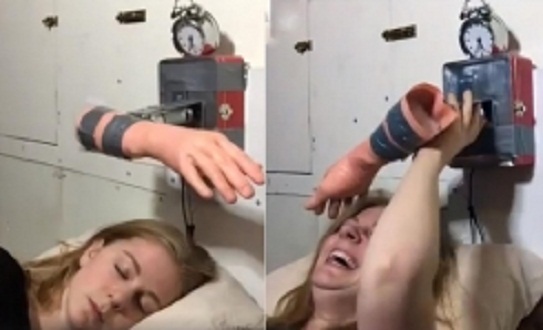 sleeping_alarm_001-w245