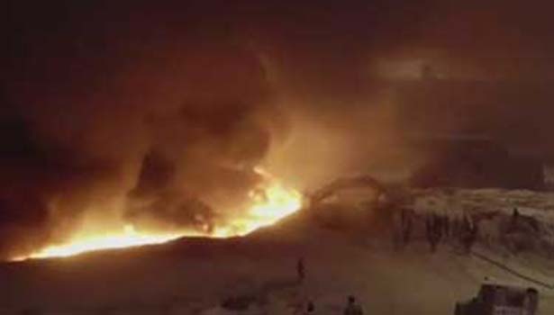 201611071518179801_mosul-19-oil-wells-set-on-fire-by-isis-militants_secvpf