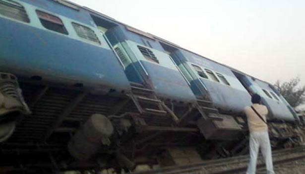 201611200342377479_rajasthan-train-accident-in-suratgarh-10-persons-injured_secvpf