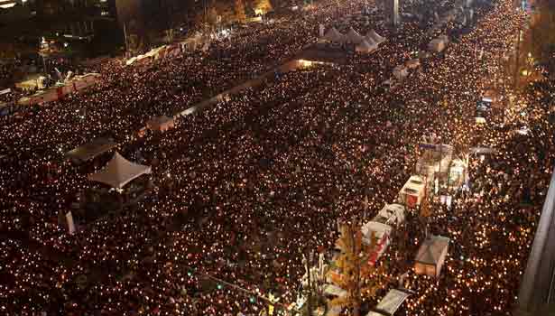 201611201119200609_people-struggle-demanding-resignation-south-korean-female_secvpf
