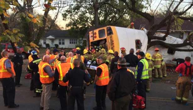 201611221116536041_tennessee-school-bus-crash-kills-at-least-six-children_secvpf
