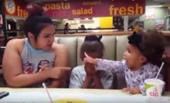 fight_mother_child_001-w245