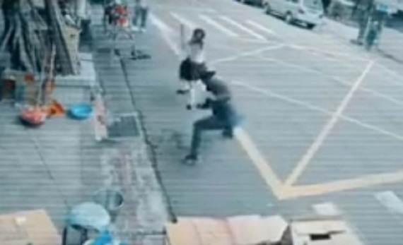 theft_girl_attack_001-w245