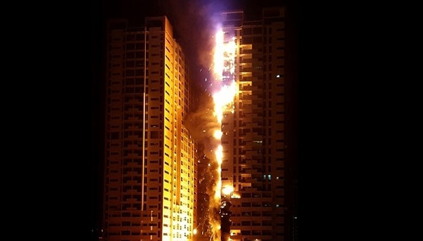 201612051232260596_11-killed-30-injured-in-pakistan-hotel-fire_secvpf