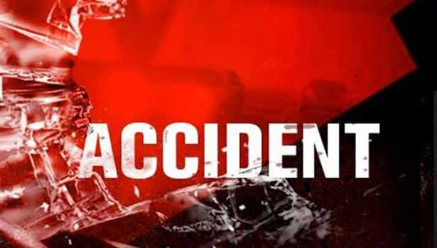 201612071410418033_lorry-accident-woman-death-near-thirumangalam_secvpf
