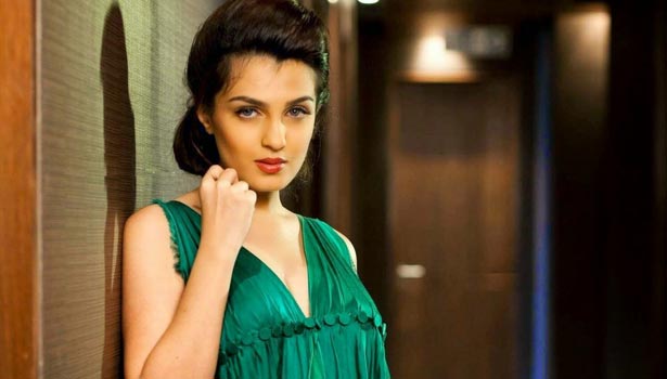 201612141255055969_debut-actress-wisth-to-tamil-cinema-top-actress_secvpf