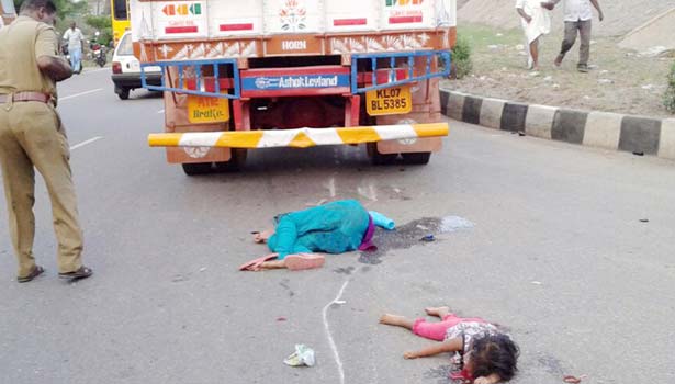 201612151620473033_atm-cash-take-lorry-accident-woman-2-age-child-died_secvpf