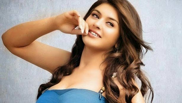 201612161929383540_fans-were-glad-call-me-small-khushboo-hansika_secvpf