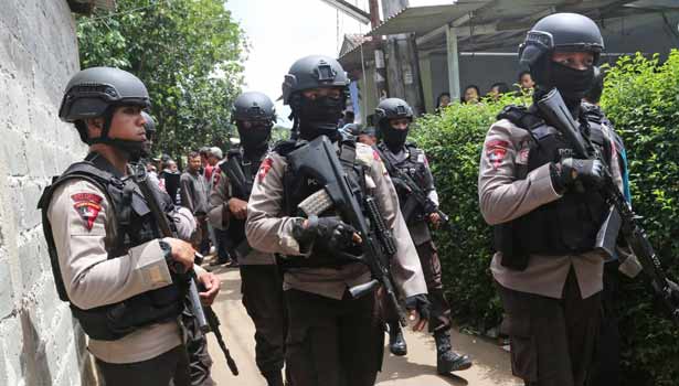 201612220520155490_indonesian-police-shoot-3-terrorist-suspects-dead_secvpf