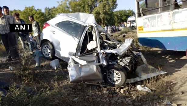 201612252035489850_6-dead-more-than-10-injured-in-a-car-bus-collision-in_secvpf