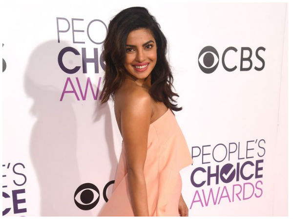 19-1484821029-2-priyanka-chopra-at-peoples-choice-makeup