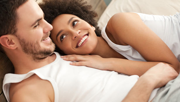 201608241257397282_couples-happy-in-bed_secvpf