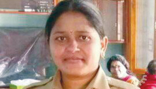 201701021138402846_vellore-police-caught-acid-attack-on-woman-police_secvpf