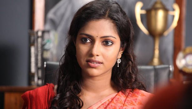 201701071313098486_amala-paul-angry-because-dhanush-is-not-involving-her_secvpf