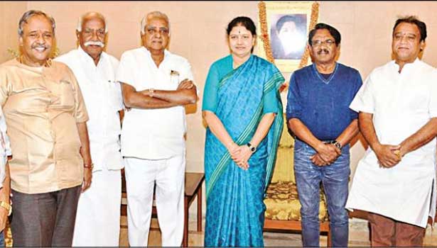 201701131115431321_film-members-meeting-with-Sasikala_SECVPF
