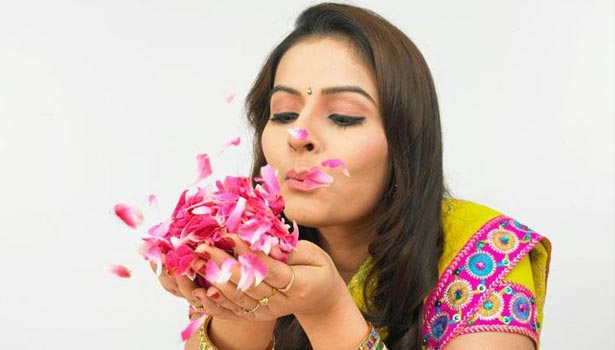 201701131426207232_Hydrating-hair-rose-petal_SECVPF