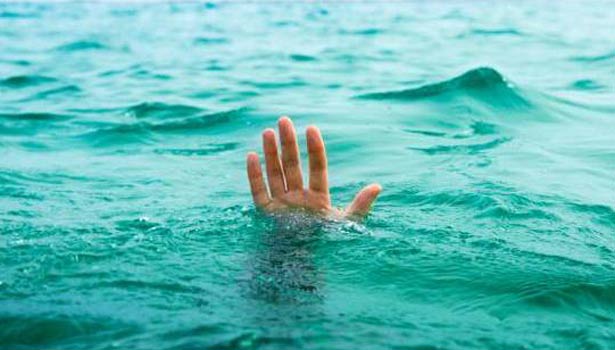201701141544541703_Girl-drowns-while-taking-selfie-off-the-banks-of-Alaknanda_SECVPF