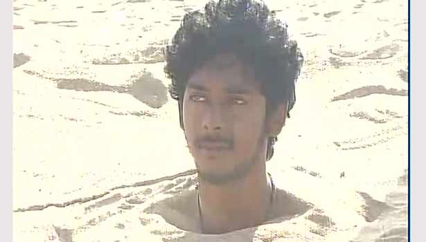 201701181919194548_Man-buries-himself-in-sand-in-support-of-jallikattu_SECVPF