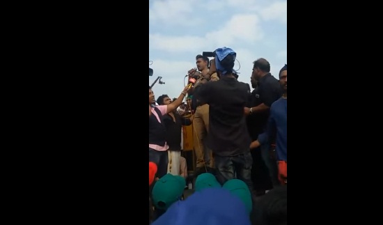 201701201350517318_Feel-guilty-of-PeTAs-award-says-Actor-Dhanush_SECVPF