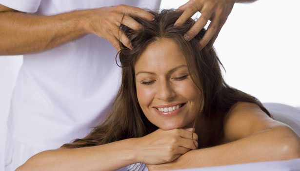 201701231149203560_Oil-Massage-the-hair_SECVPF