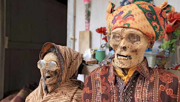 201701281347388085_Bringing-out-dead-Indonesia-Cleaning-of-Corpses_SECVPF