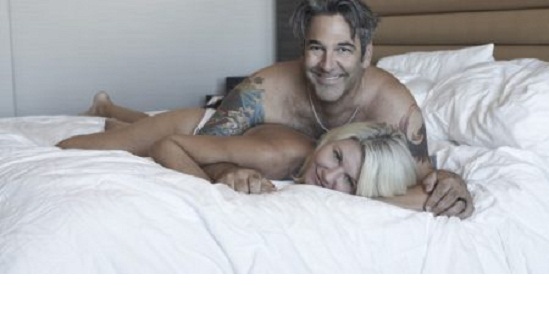 n-SEXY-OLDER-COUPLE-IN-BED-628x314-450x225