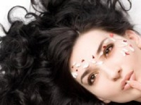 வீட்டிலேயே-தயாரிக்கலாம்-கூந்தல்-வாசனை-திரவியம்