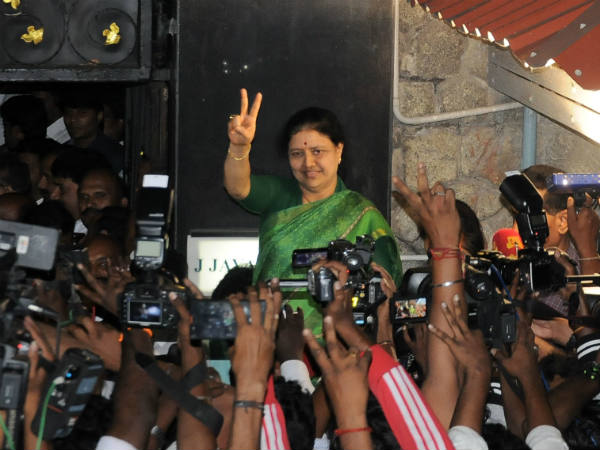 11-1486803170-sasikala-122121-600
