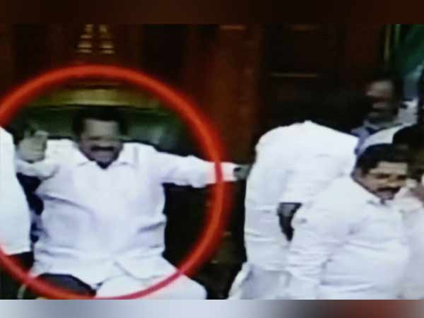 18-1487403433-dmk-clash3